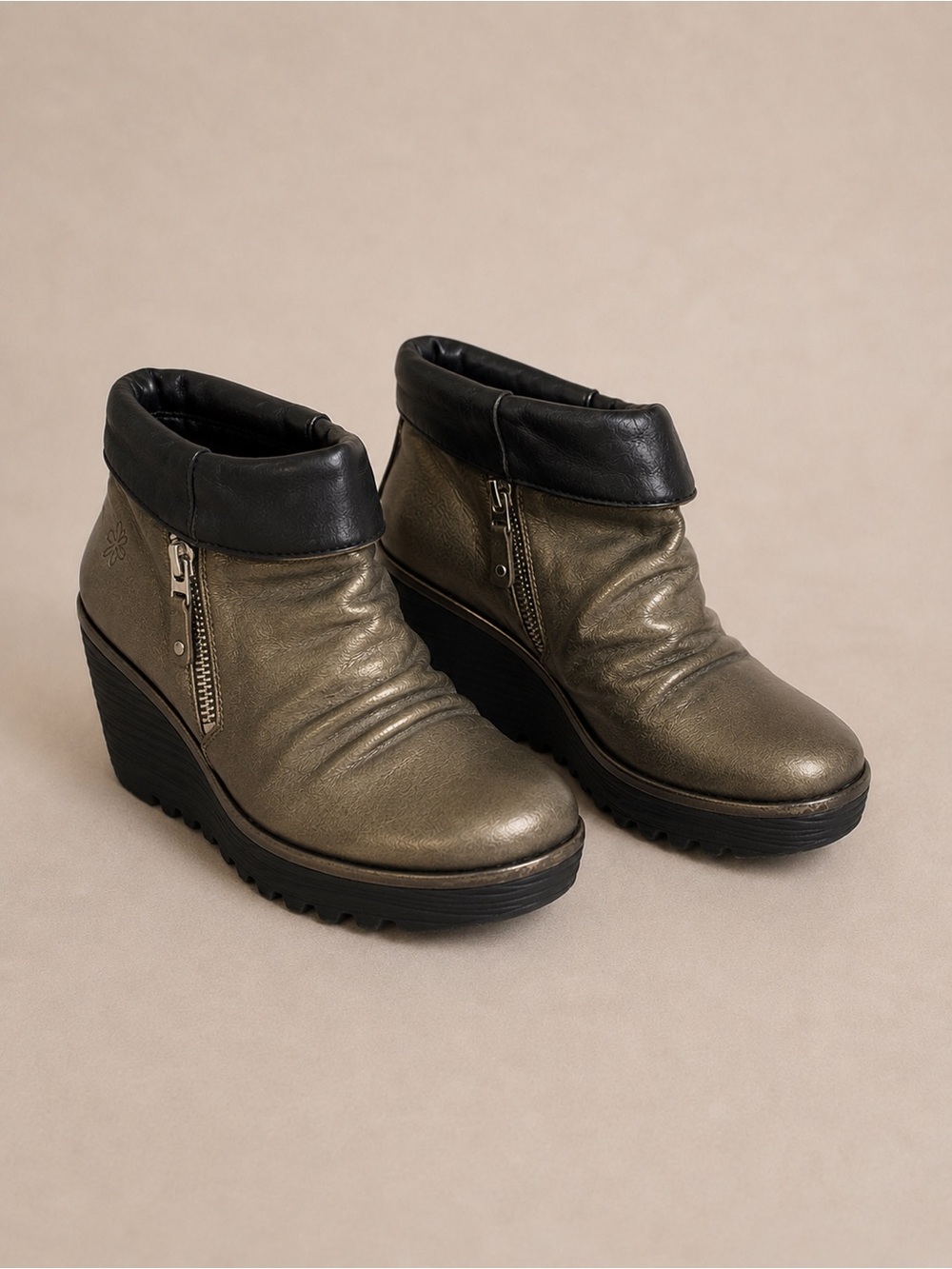 Fly London Yoxi Metallic Pewter Gold Wedge
Ankle Boots EU 42